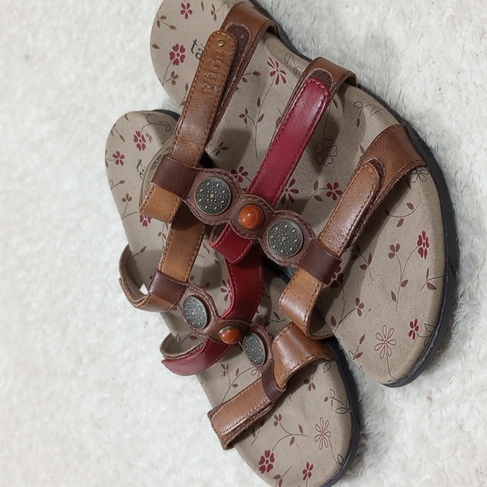 Taos Sandals Size 9